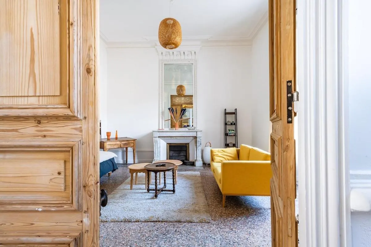 Jolie Masdame - Sauzet Villa Sauzet