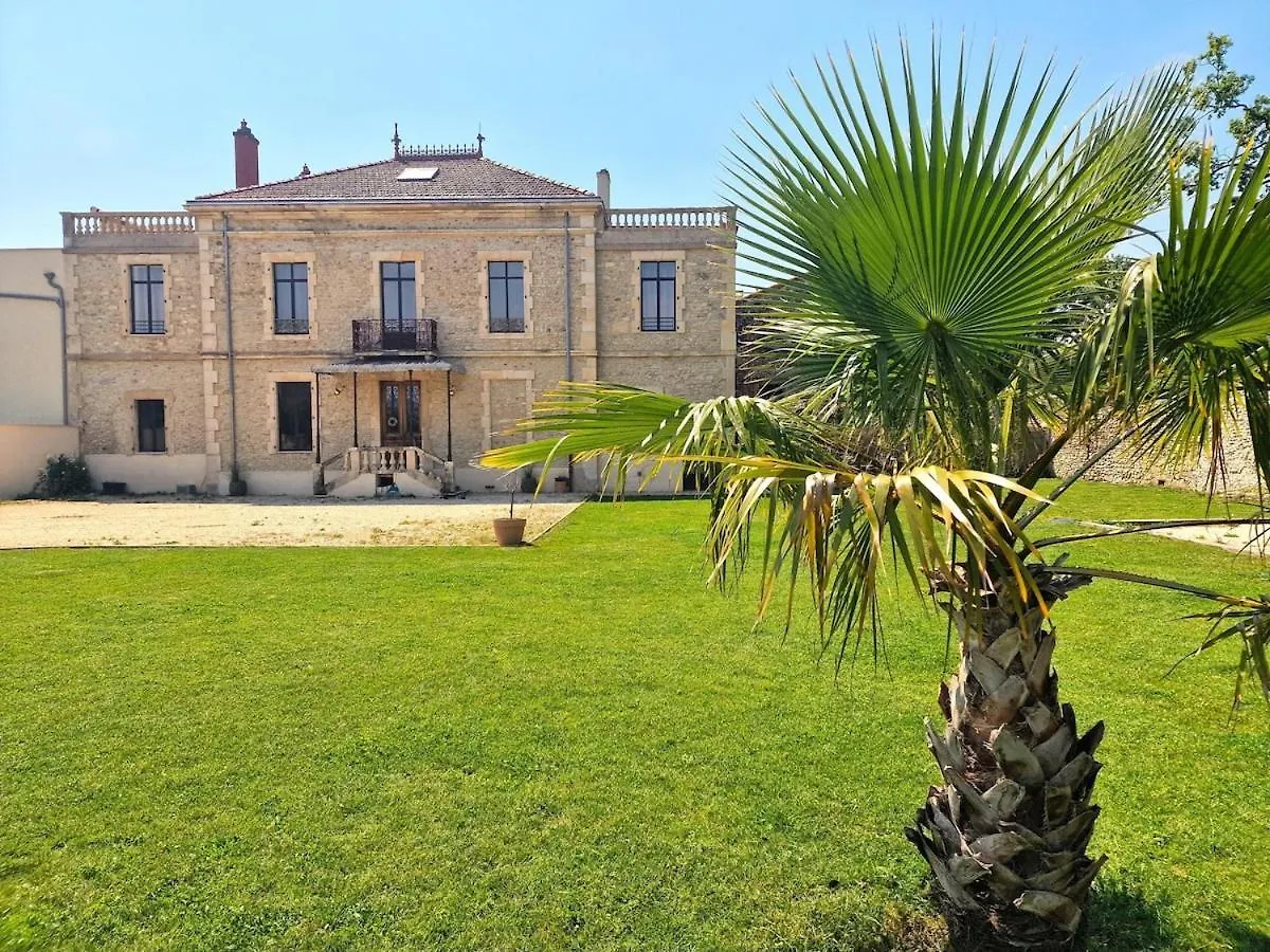Jolie Masdame - Sauzet Villa Sauzet